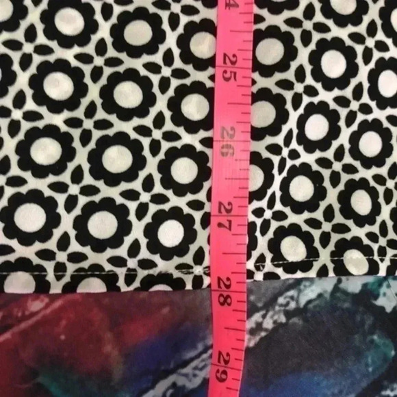 Croft&Barrow plus size 2X blouse/top black‎ and white with flower design - Picture 9 of 9